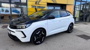 Opel Grandland PHEV GSe AT 4×4  221 kW – 7 godina garancije!